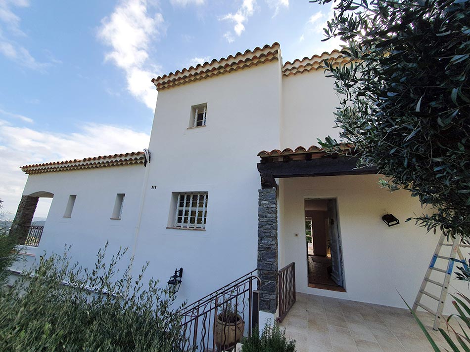 Maison blanche Ravalement du Var.
