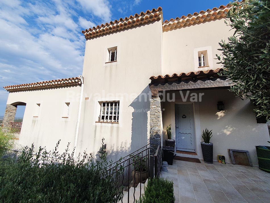 Maison blanche Ravalement du Var.