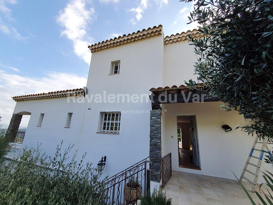 Maison blanche Ravalement du Var.