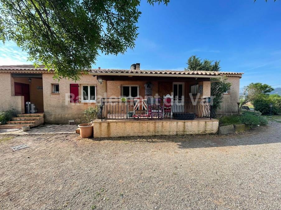 Maison avec terrasse et mobilier, Ravalement du Var