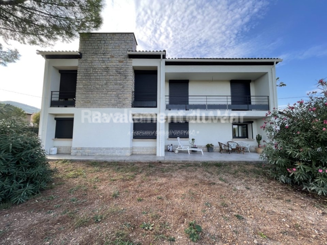 Rénovation de façades d'une maison à Carnoules, 83660, Var