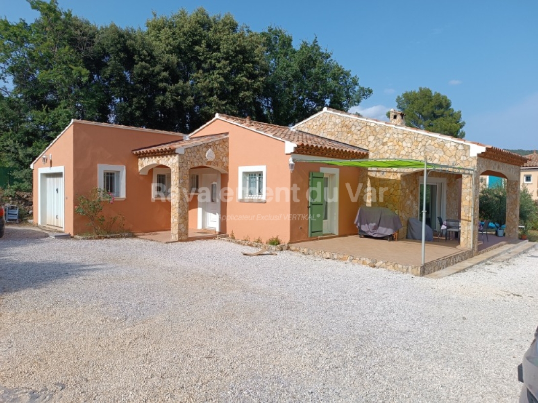 Maison peinte orange avec patio, Ravalement du Var
